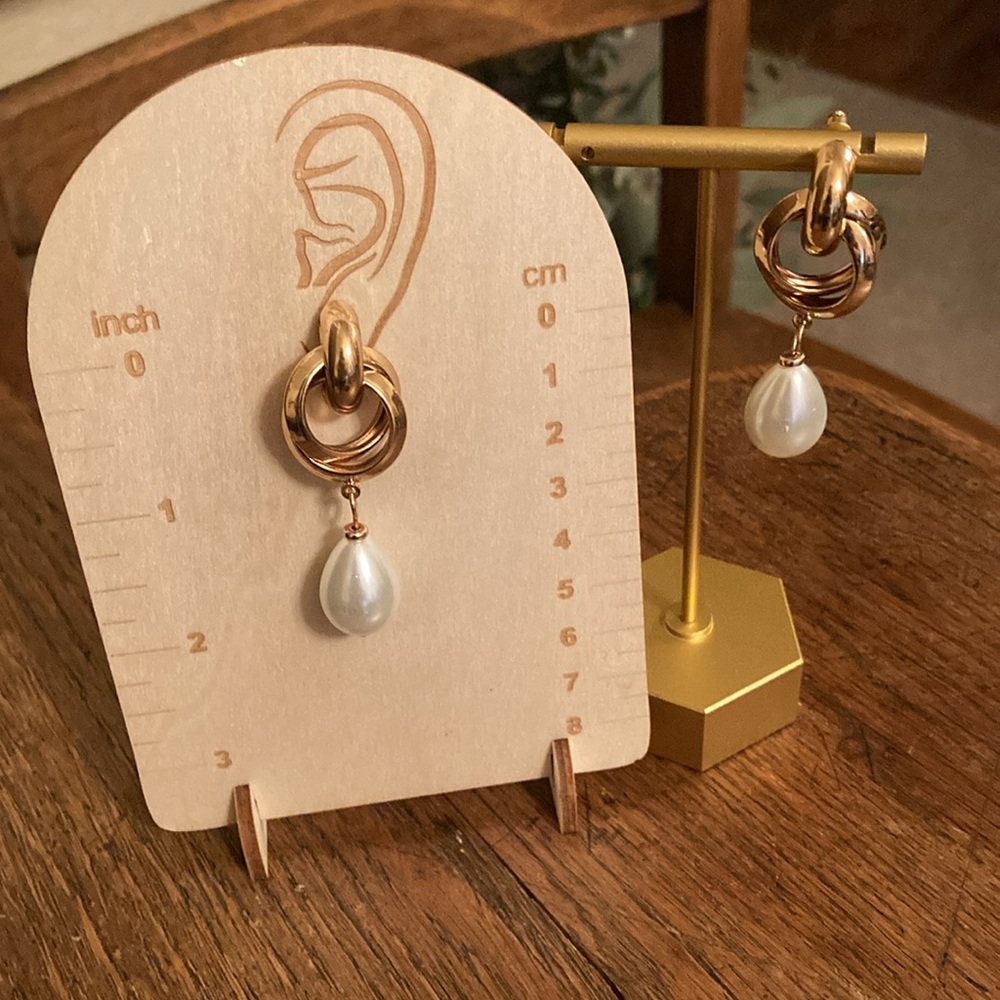 Loren + Olivia Gold Tone & “Pearl” Dangle Earrings NWT - Picture 6 of 6